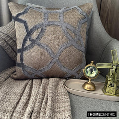 Ashen Interlock - Gray Velvet Throw Pillow Cover