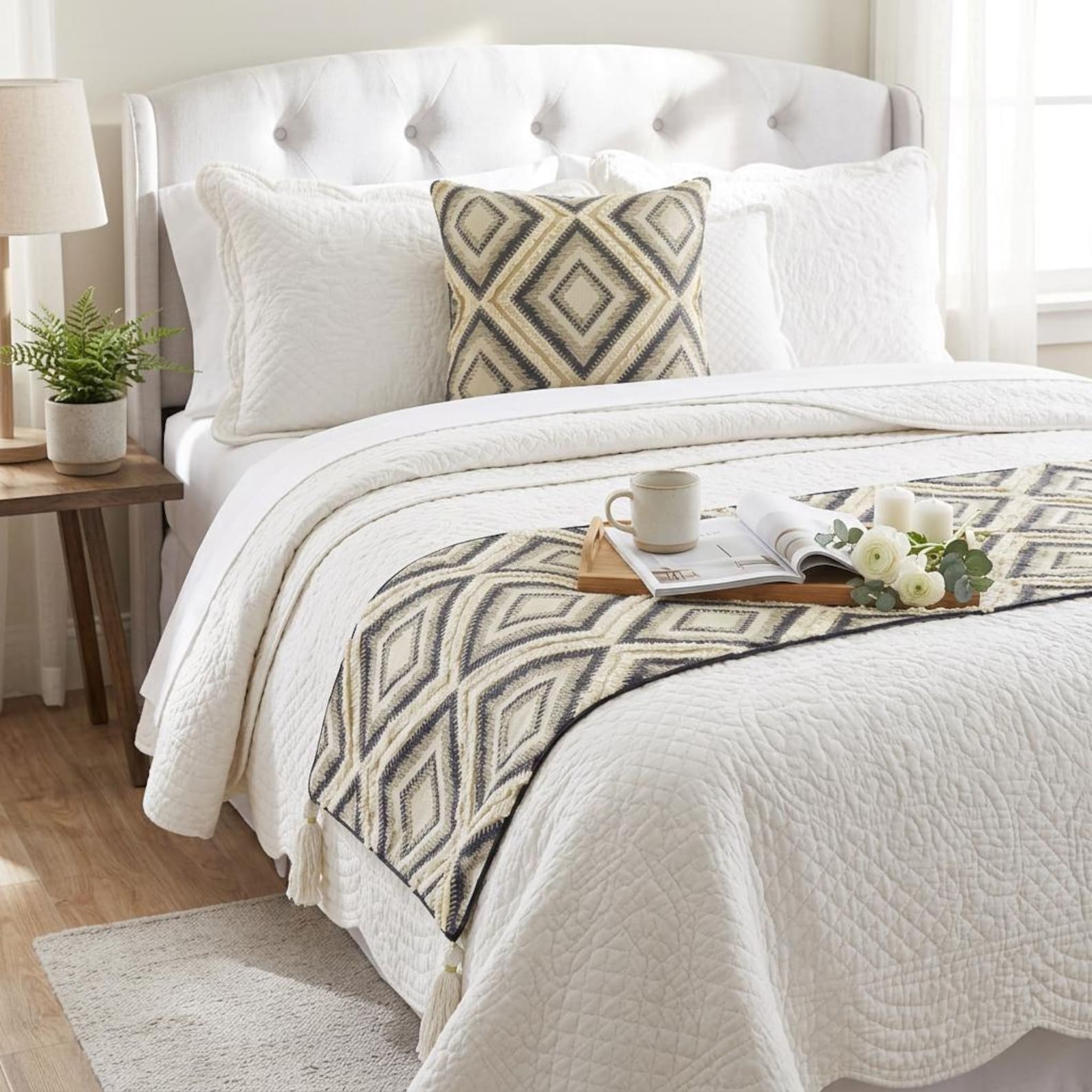 Akida Decorative Bed Runner and Pillow Cover