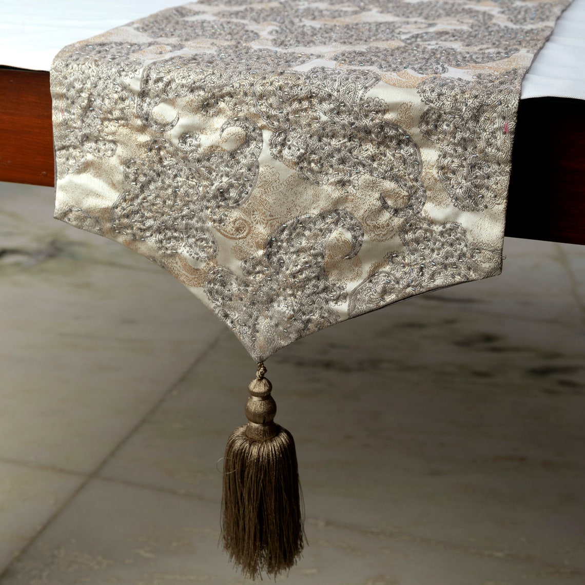 Paisley Luxury - Silver Jacquard Silk Decorative Table Runner