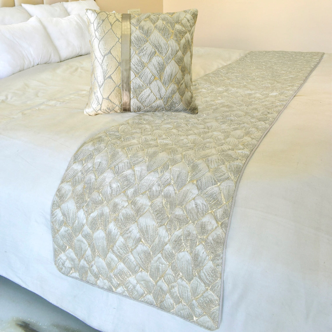Spinzar - Jacquard Ivory & Gold Decorative Bed Runner and Pillow Cover