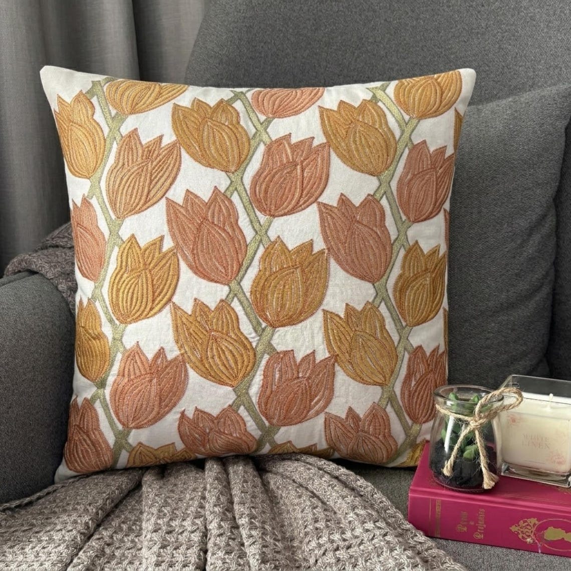 Tulip Sway Pillow Cover
