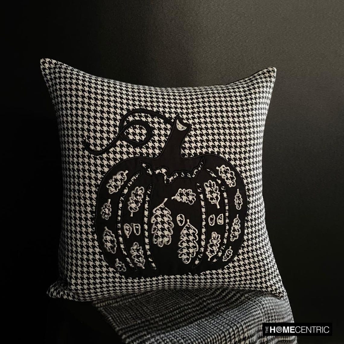 Classic Pumpkin Throw Pillow Cover