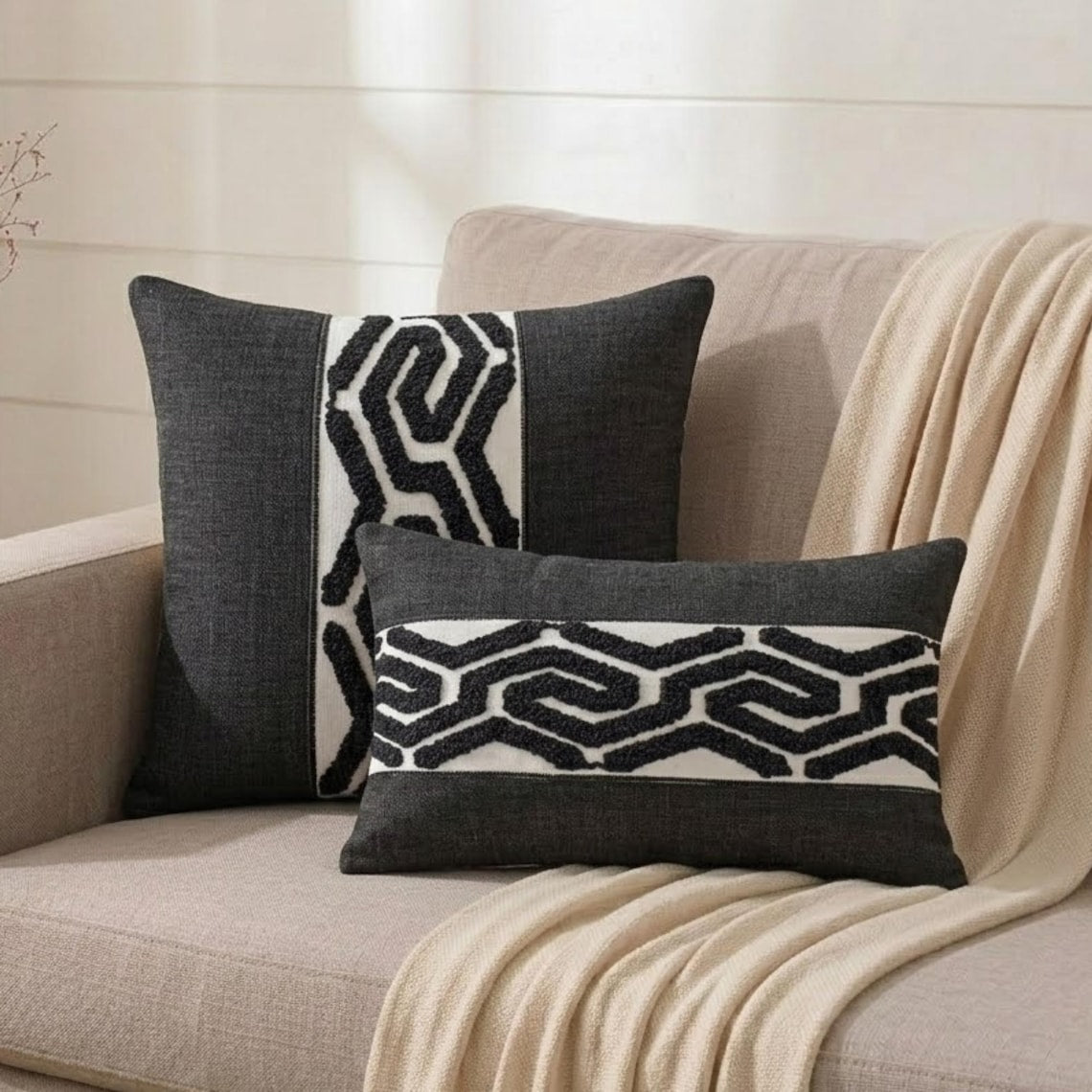 Black Labyrinth Lumbar Lumbar Pillow Cover