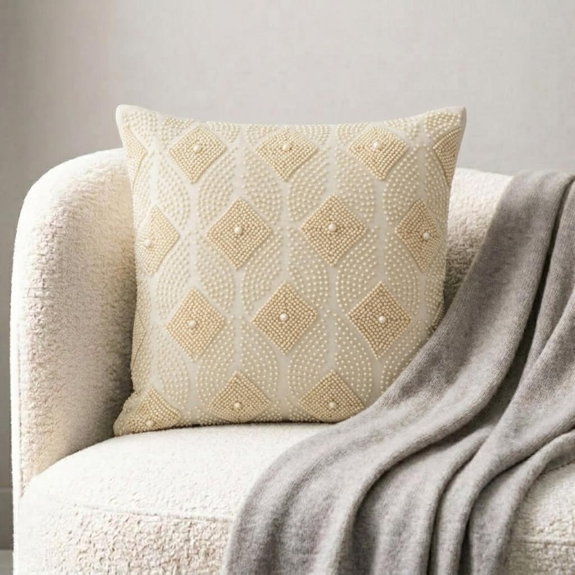 Victoria Pearls Pillow Cover
