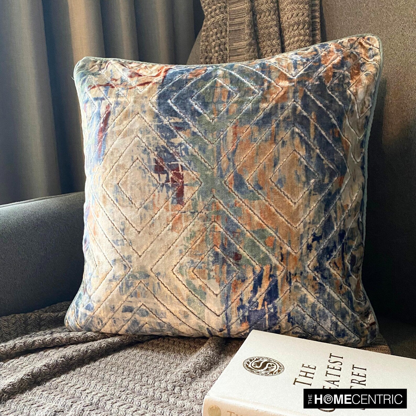 Shaded Graffito - Blue Velvet Throw Pillow Cover