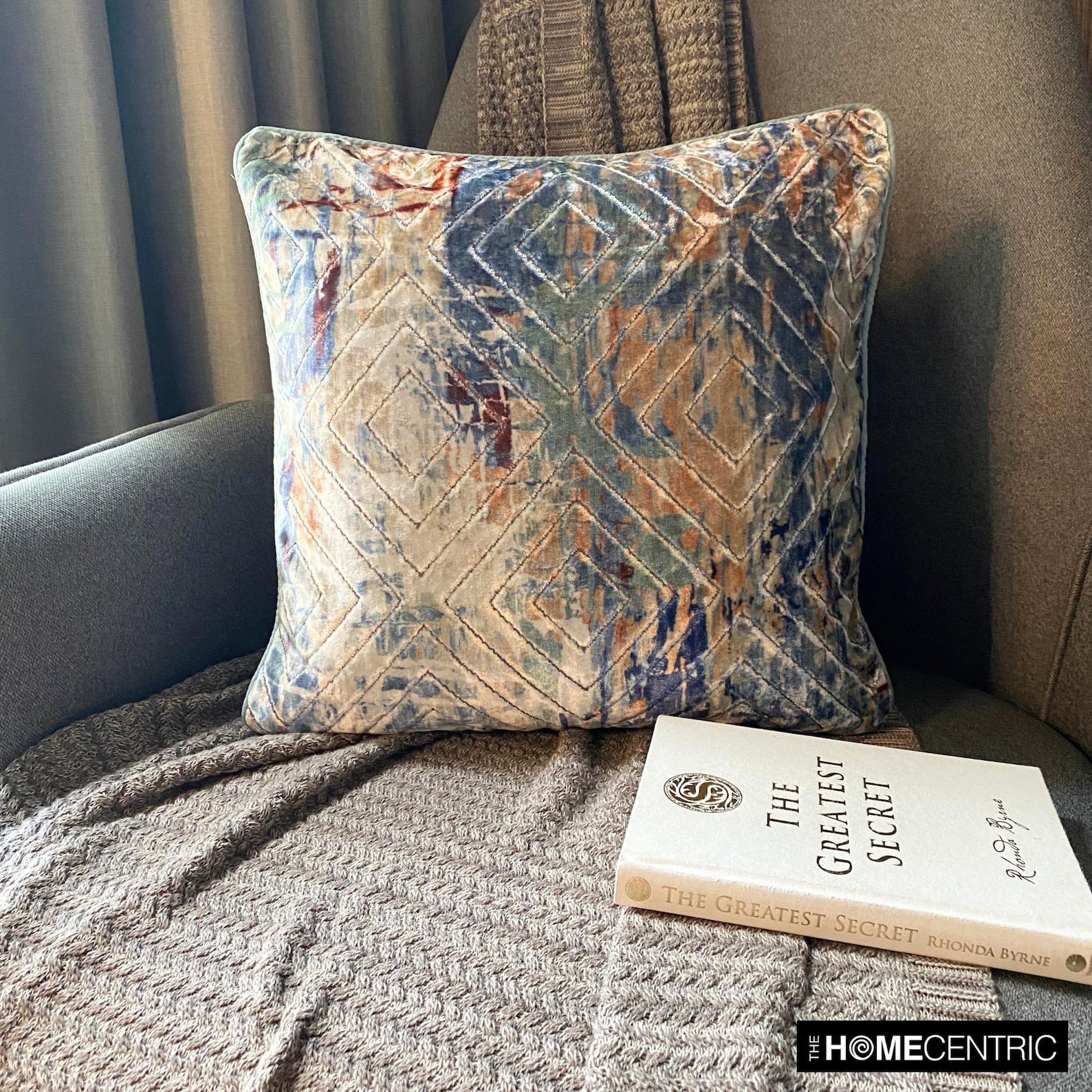 Shaded Graffito - Blue Velvet Throw Pillow Cover
