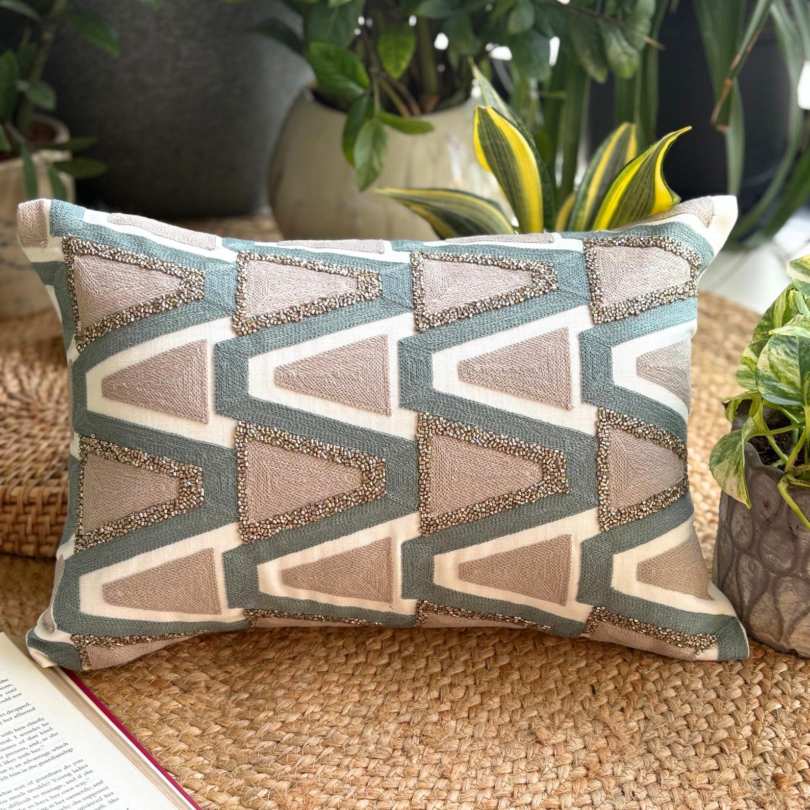 Trivault Lumbar Pillow Cover