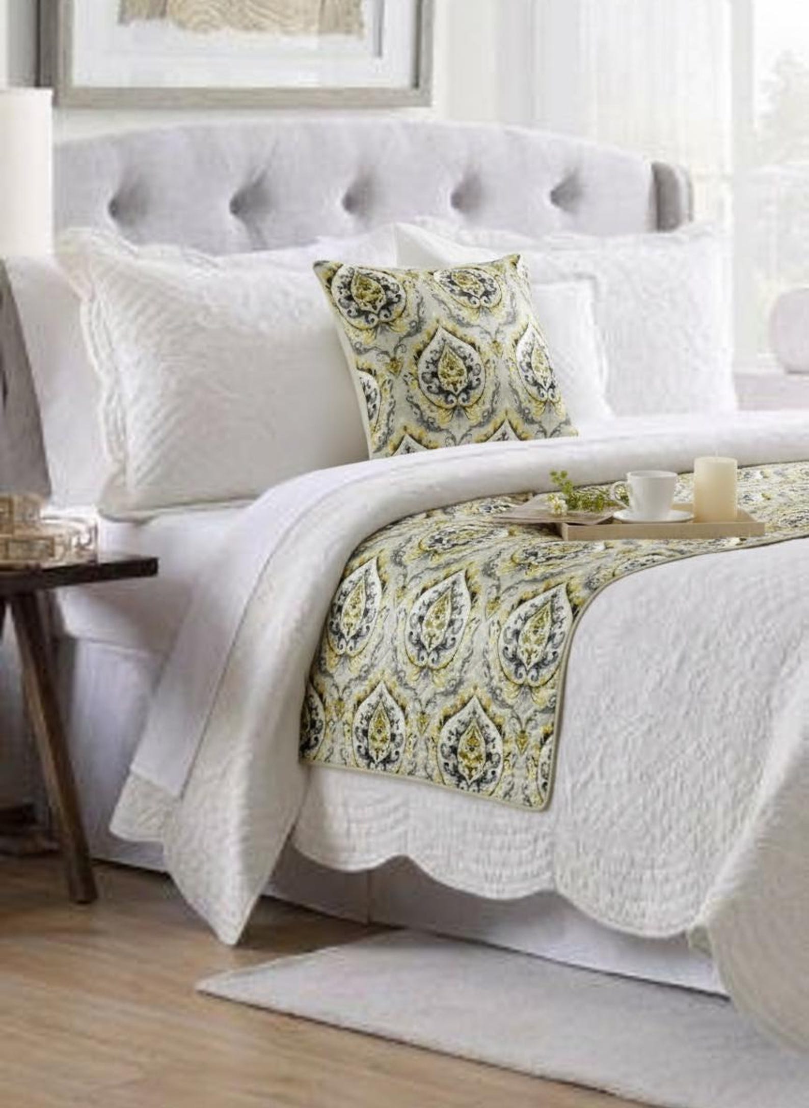 Flamey Damask Decorative Bed Runner and Pillow Cover