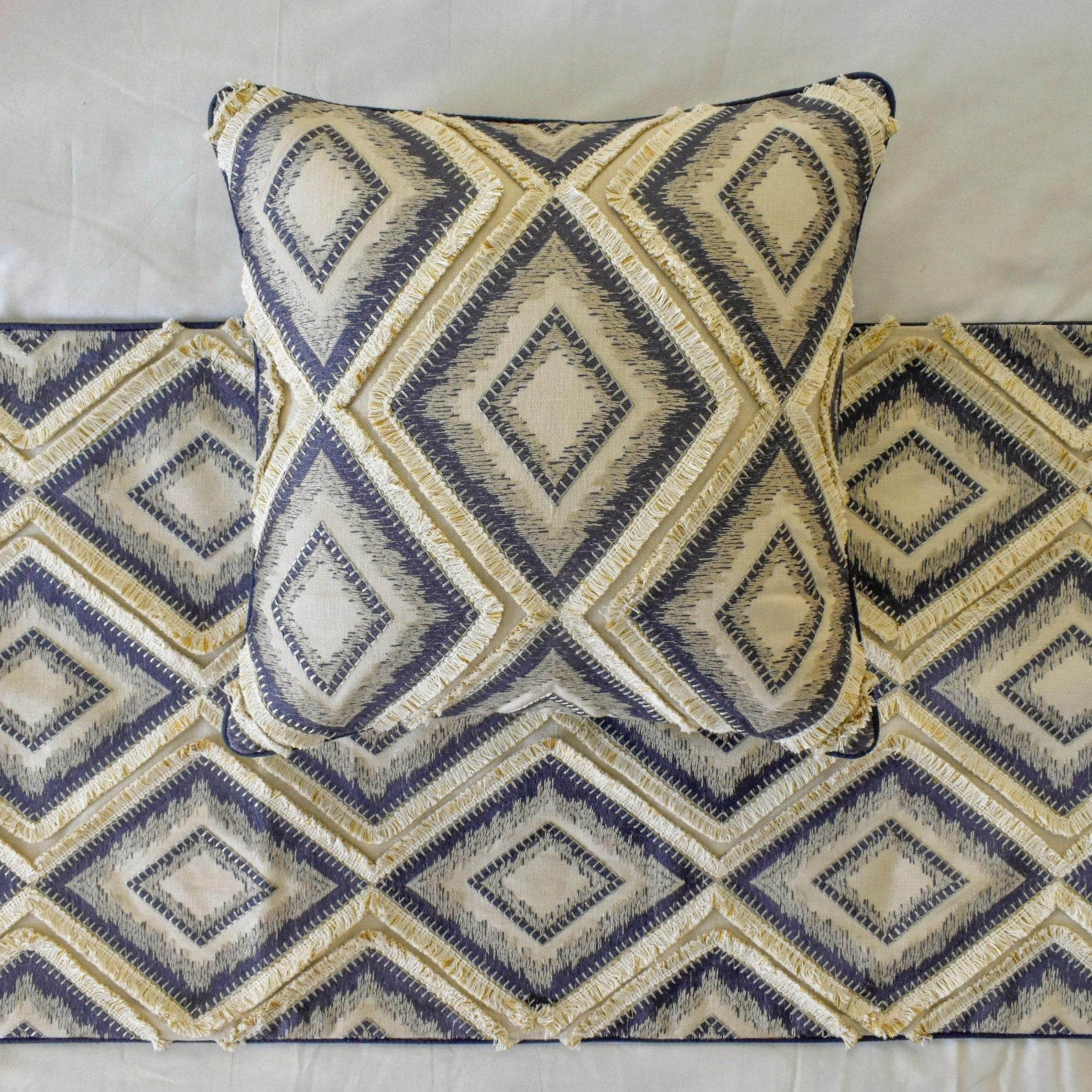 Akida Decorative Bed Runner and Pillow Cover