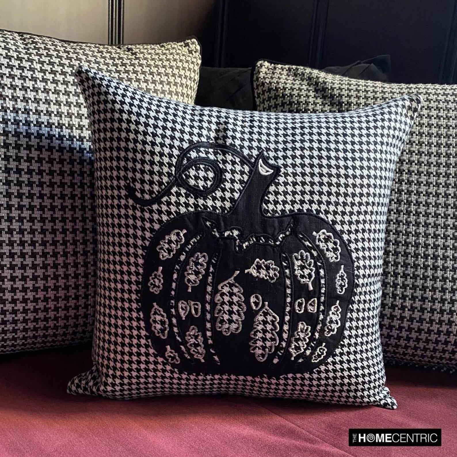 Classic Pumpkin Throw Pillow Cover