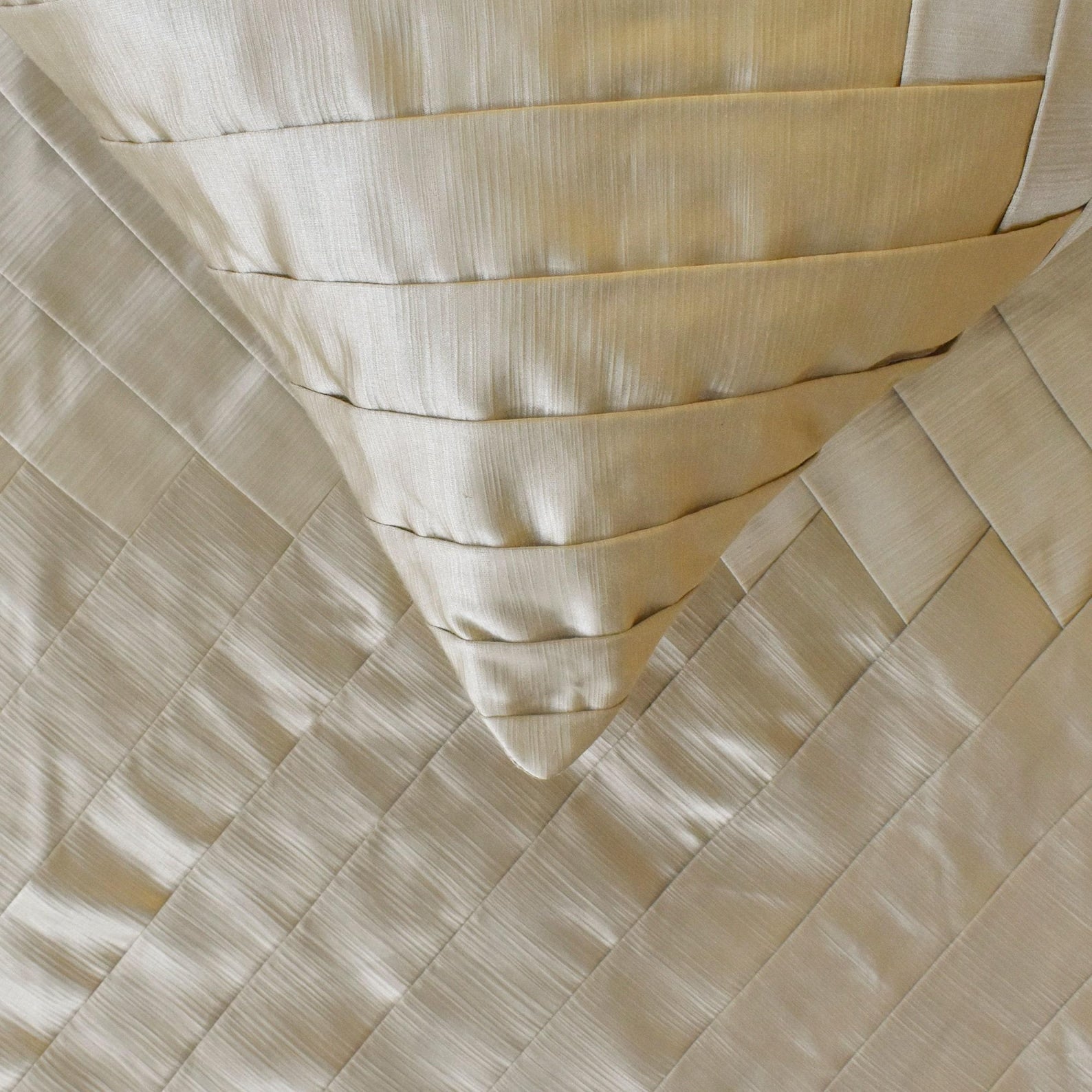 Glazed Satin Decorative Bed Runner and Pillow Cover