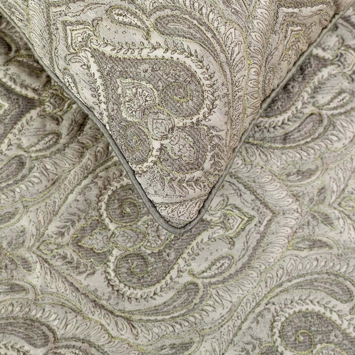 Winifred Decorative Bed Runner