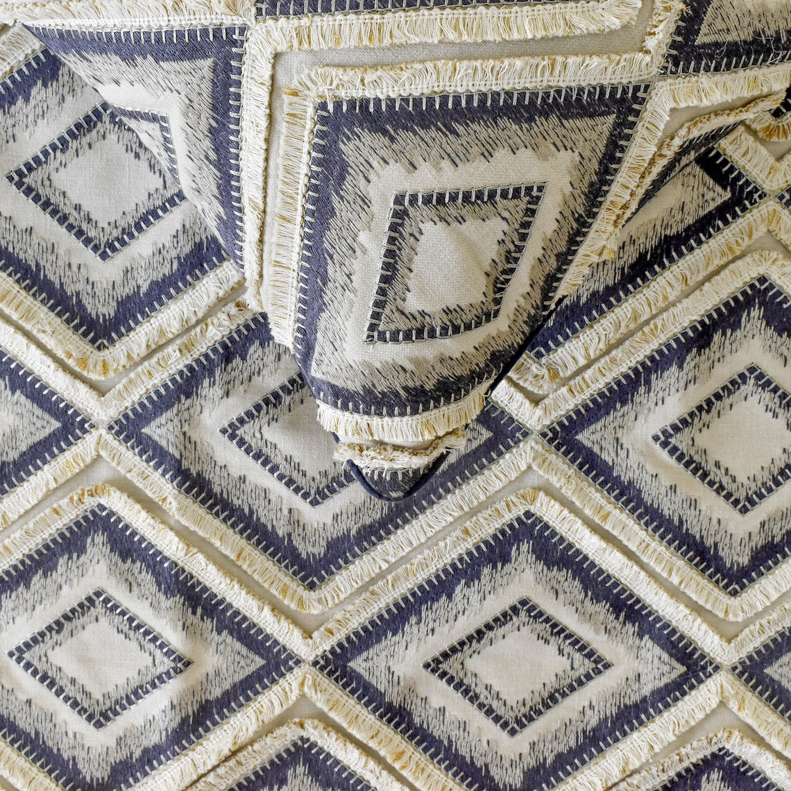 Akida Decorative Bed Runner and Pillow Cover