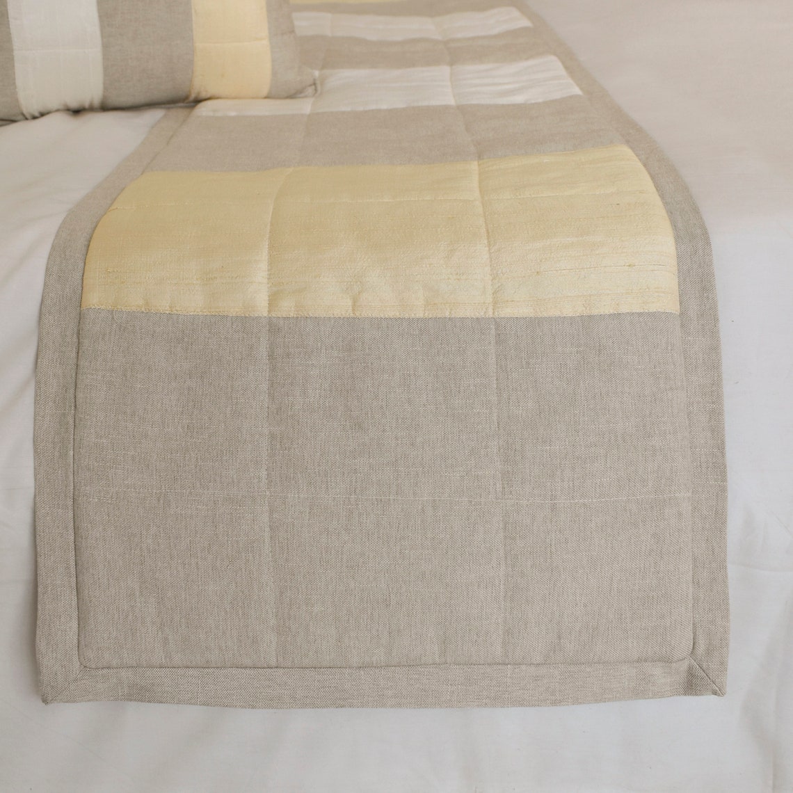 Alikka Decorative Bed Runner and Pillow Cover