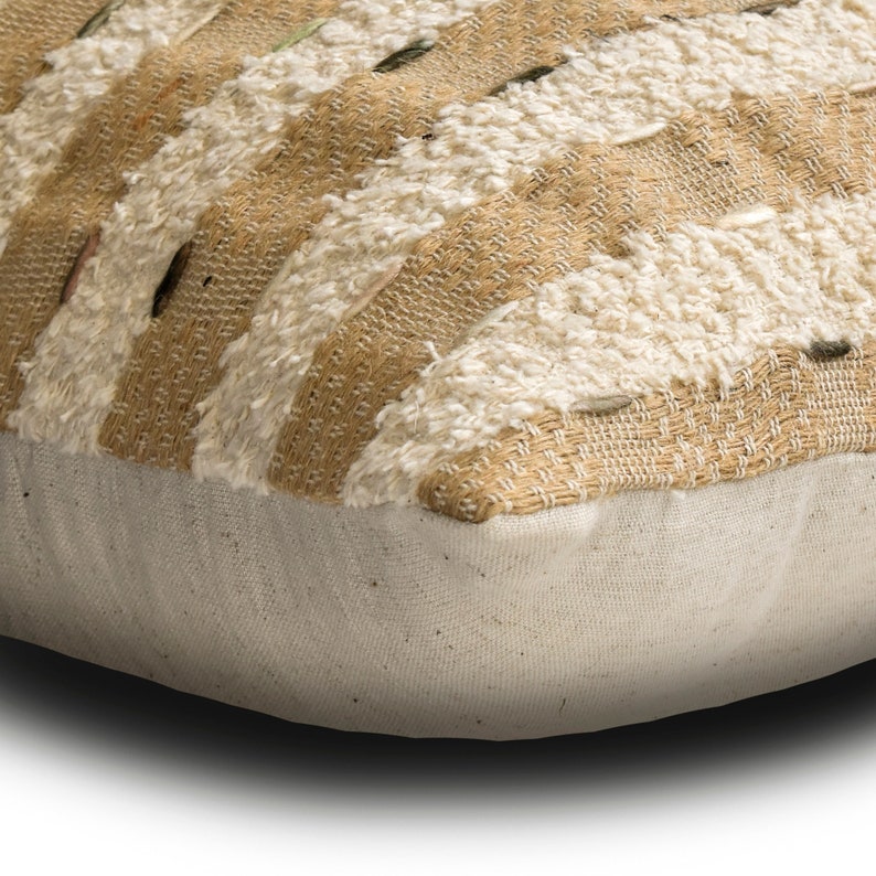 Tuej Throw Pillow Cover